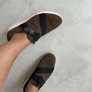 Clarks Unisex Slip-On Shoes – Women’s 10.5 / Men’s 9.5